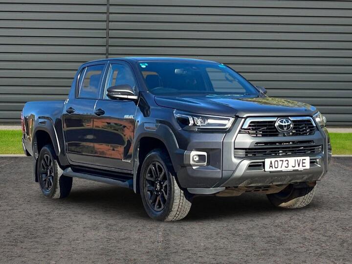 Toyota Hilux 2.8 D-4D Invincible X Auto 4WD Euro 6 (s/s) 4dr