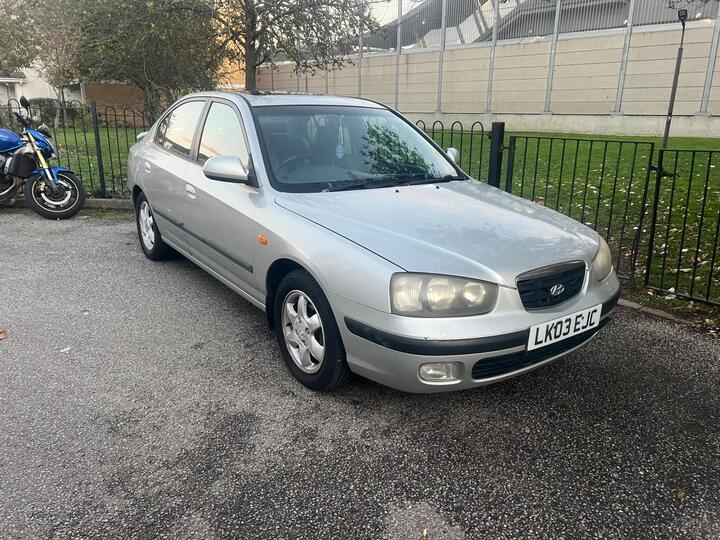 Hyundai Elantra 2.0 CDX 4dr Hyundai Elantra 2.0 CDX 4dr