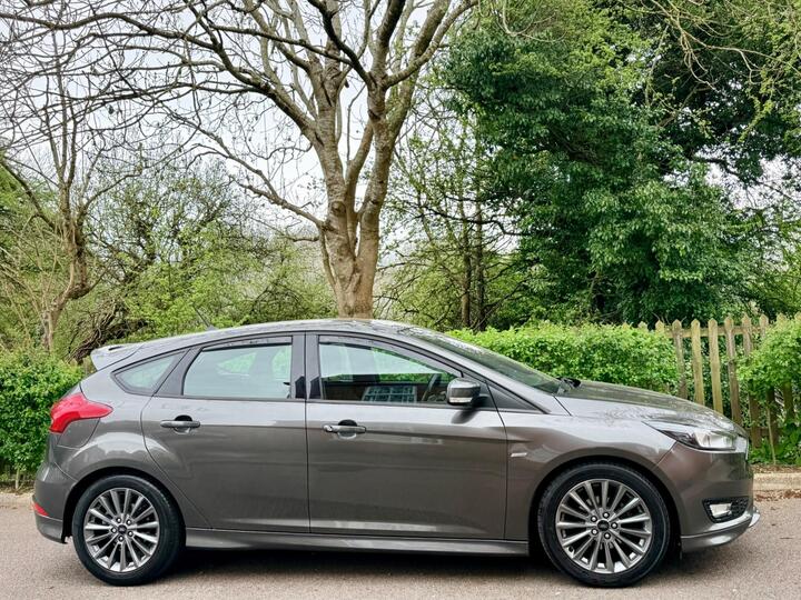 Ford Focus 1.0T EcoBoost ST-Line Auto Euro 6 (s/s) 5dr