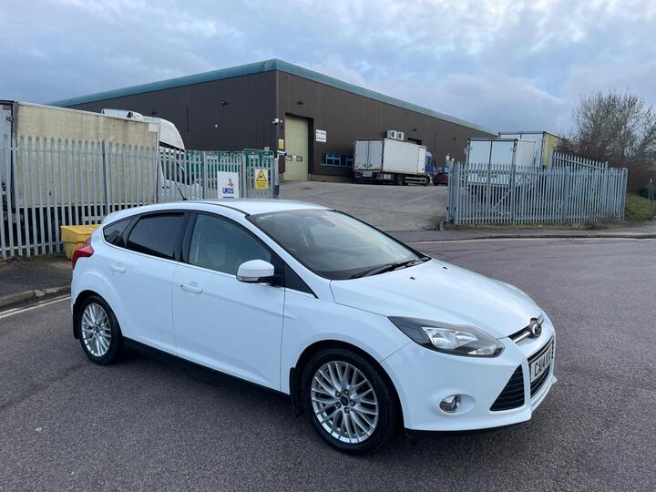 Ford Focus 1.0T EcoBoost Zetec Navigator Euro 5 (s/s) 5dr