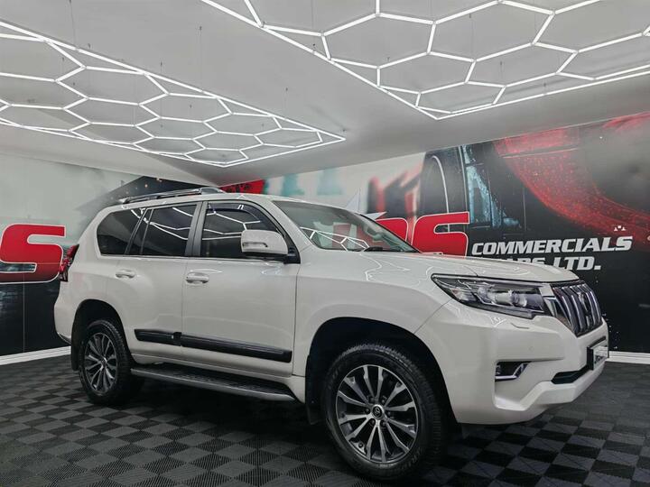 Toyota LAND CRUISER 2.8D Invincible Auto 4WD Euro 6 5dr (7 Seat) Toyota LAND CRUISER 2.8D Invincible Auto 4WD Euro 6 5dr (7 Seat)