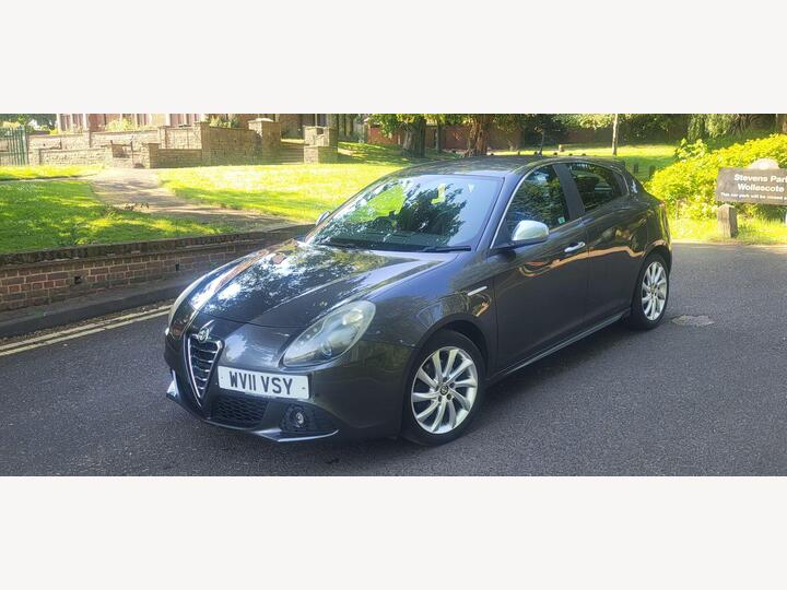 Alfa Romeo Giulietta 2.0 JTDM-2 Veloce Euro 5 (s/s) 5dr Alfa Romeo Giulietta 2.0 JTDM-2 Veloce Euro 5 (s/s) 5dr