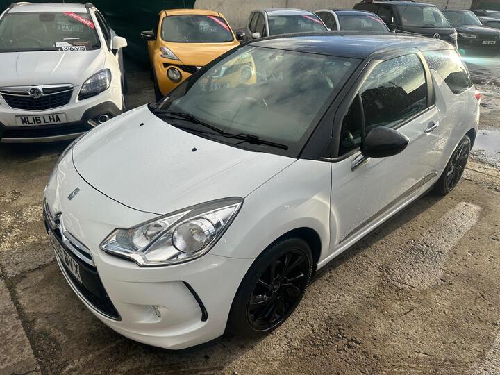 DS AUTOMOBILES DS 3 1.2 PureTech DStyle Nav Euro 6 (s/s) 3dr DS AUTOMOBILES DS 3 1.2 PureTech DStyle Nav Euro 6 (s/s) 3dr