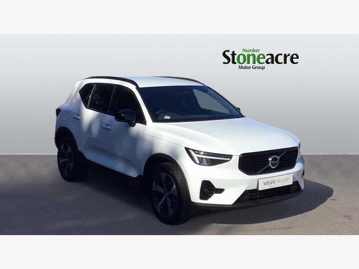 Volvo XC40 2.0 B3 MHEV Plus Dark DCT Auto Euro 6 (s/s) 5dr