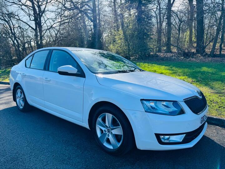 Skoda Octavia 1.6 TDI SE DSG Euro 5 (s/s) 5dr Skoda Octavia 1.6 TDI SE DSG Euro 5 (s/s) 5dr