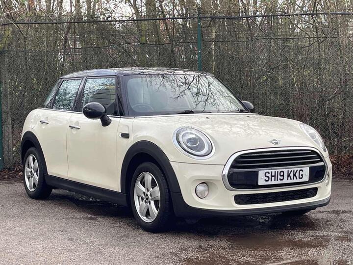 MINI HATCHBACK 1.5 Cooper Classic Euro 6 (s/s) 5dr