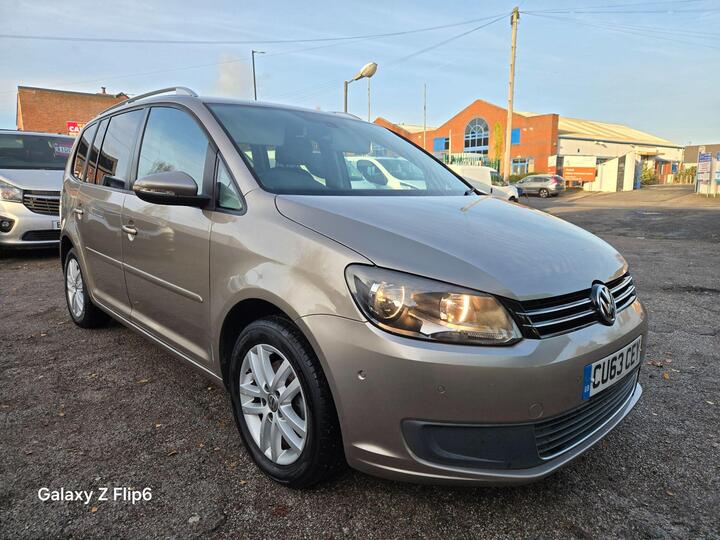 Volkswagen Touran 1.6 TDI BlueMotion Tech SE DSG Euro 5 (s/s) 5dr Volkswagen Touran 1.6 TDI BlueMotion Tech SE DSG Euro 5 (s/s) 5dr