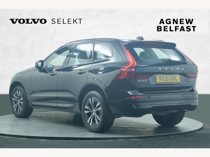 Volvo XC60 2.0 B4 MHEV Momentum Auto AWD Euro 6 (s/s) 5dr