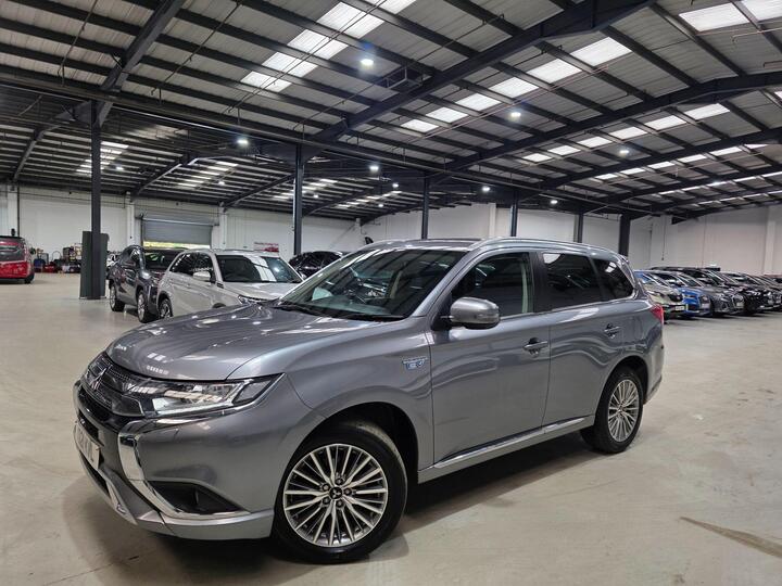 Mitsubishi Outlander 2.4h TwinMotor 13.8kWh Design CVT 4WD Euro 6 (s/s) 5dr Mitsubishi Outlander 2.4h TwinMotor 13.8kWh Design CVT 4WD Euro 6 (s/s) 5dr