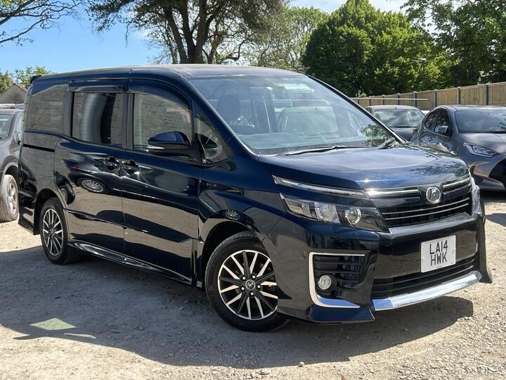 Toyota VOXY -