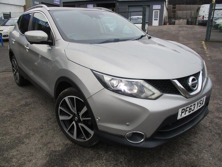 Nissan Qashqai 1.5 DCi Tekna 2WD Euro 5 (s/s) 5dr Nissan Qashqai 1.5 DCi Tekna 2WD Euro 5 (s/s) 5dr