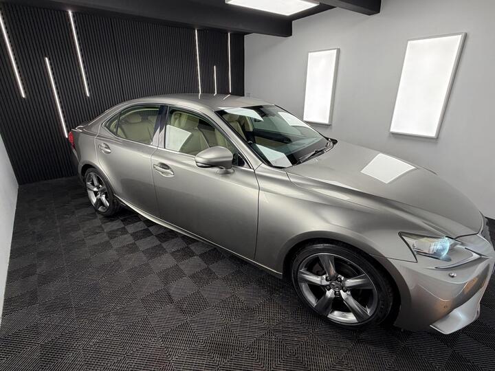 Lexus IS 2.5 300h Premier E-CVT Euro 5 (s/s) 4dr
