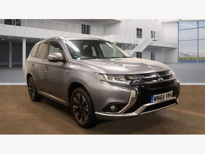 Mitsubishi Outlander 2.0h 12kWh GX4h CVT 4WD Euro 6 (s/s) 5dr Mitsubishi Outlander 2.0h 12kWh GX4h CVT 4WD Euro 6 (s/s) 5dr