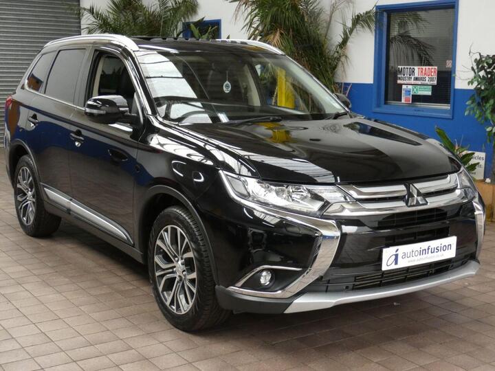 Mitsubishi OUTLANDER 2.2 DI-D 4 4WD Euro 6 (s/s) 5dr Mitsubishi OUTLANDER 2.2 DI-D 4 4WD Euro 6 (s/s) 5dr