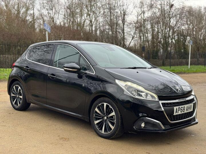 Peugeot 208 1.2 PureTech Tech Edition Euro 6 (s/s) 5dr Peugeot 208 1.2 PureTech Tech Edition Euro 6 (s/s) 5dr