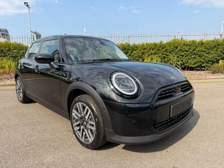 MINI Cooper 1.5C Classic Steptronic Euro 6 (s/s) 5dr
