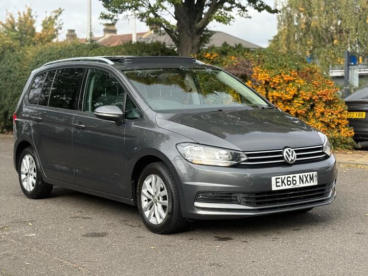 Volkswagen Touran 1.6 TDI BlueMotion Tech SE Family DSG Euro 6 (s/s) 5dr Volkswagen Touran 1.6 TDI BlueMotion Tech SE Family DSG Euro 6 (s/s) 5dr