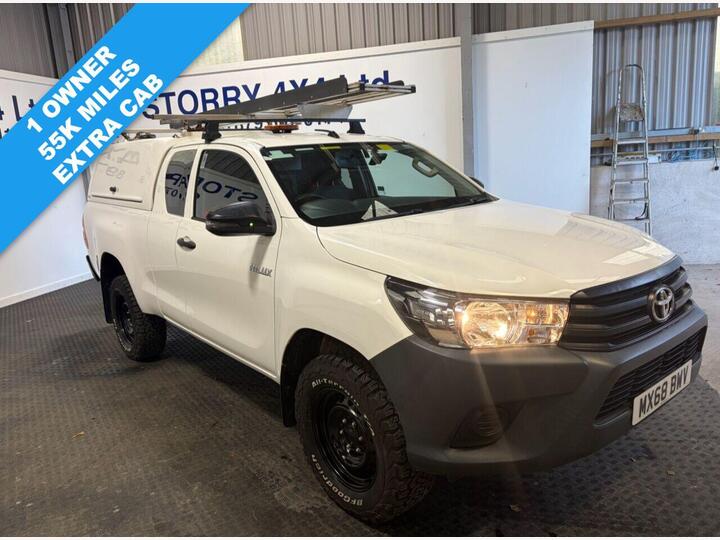 Toyota HILUX 2.4 D-4D Active 4WD Euro 6 4dr (3.5t)
