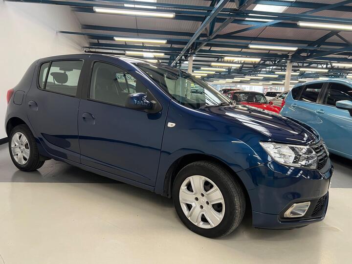 Dacia Sandero 1.5 DCi Laureate Euro 6 (s/s) 5dr Dacia Sandero 1.5 DCi Laureate Euro 6 (s/s) 5dr