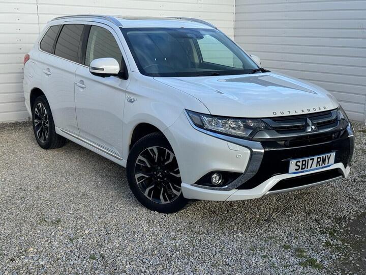 Mitsubishi OUTLANDER 2.0h 12kWh 5hs CVT 4WD Euro 6 (s/s) 5dr Mitsubishi OUTLANDER 2.0h 12kWh 5hs CVT 4WD Euro 6 (s/s) 5dr