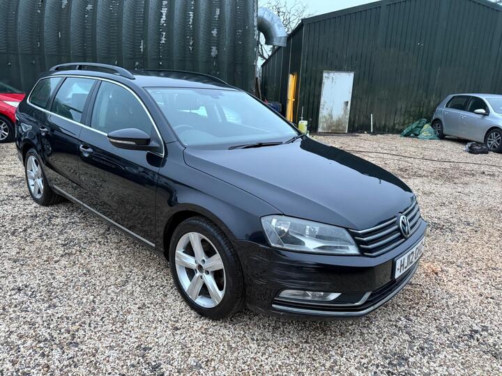 Volkswagen Passat 2.0 TDI BlueMotion Tech SE DSG Euro 5 (s/s) 5dr Volkswagen Passat 2.0 TDI BlueMotion Tech SE DSG Euro 5 (s/s) 5dr