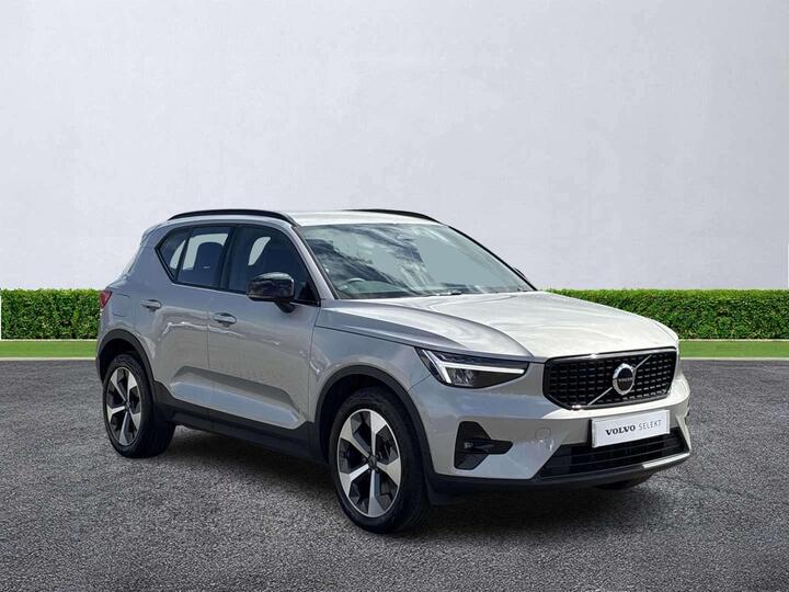 Volvo XC40 2.0 B3 MHEV Plus Dark DCT Auto Euro 6 (s/s) 5dr