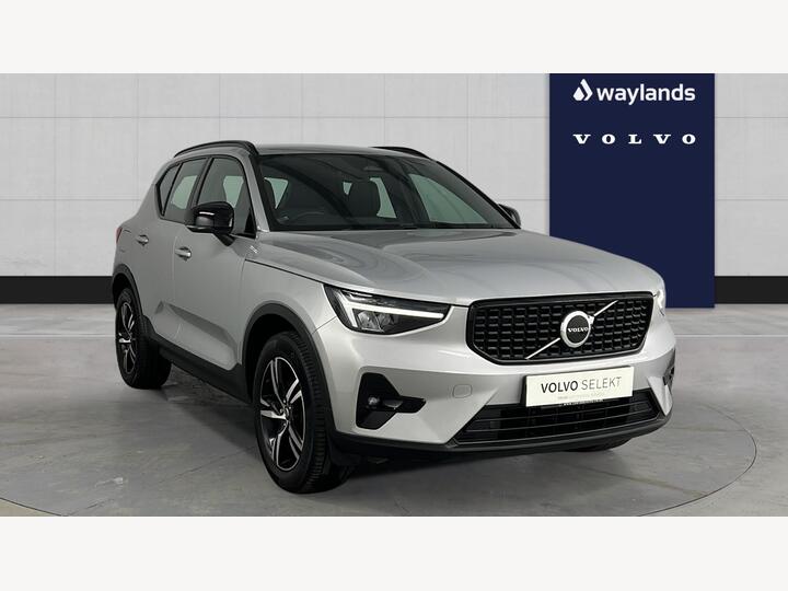 Volvo XC40 2.0 B3 MHEV Plus Dark DCT Auto Euro 6 (s/s) 5dr