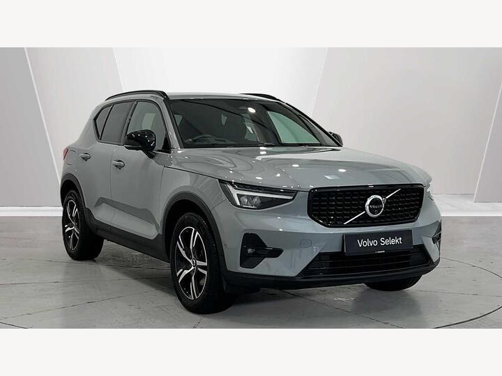 Volvo XC40 2.0 B3 MHEV Plus Dark DCT Auto Euro 6 (s/s) 5dr