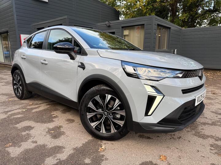 Renault Captur 1.6 E-TECH Evolution Auto Euro 6 (s/s) 5dr Renault Captur 1.6 E-TECH Evolution Auto Euro 6 (s/s) 5dr