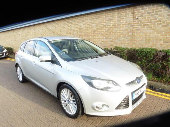 Ford Focus 1.0T EcoBoost Zetec Navigator Euro 5 (s/s) 5dr