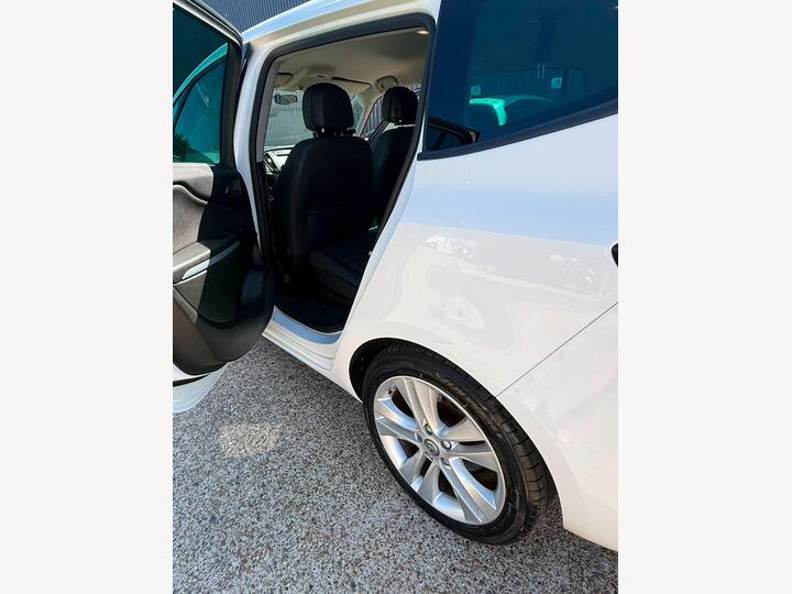 Vauxhall Zafira Tourer 1.4i Turbo SRi Nav Euro 6 5dr