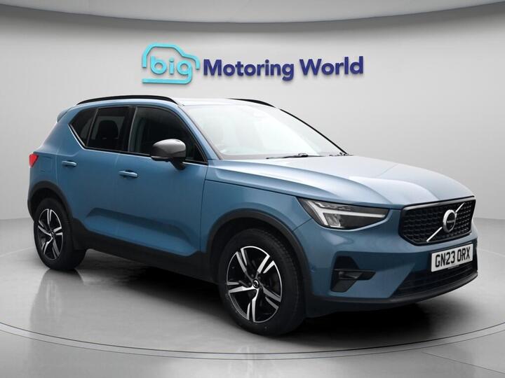 Volvo XC40 2.0 B3 MHEV Plus Dark DCT Auto Euro 6 (s/s) 5dr