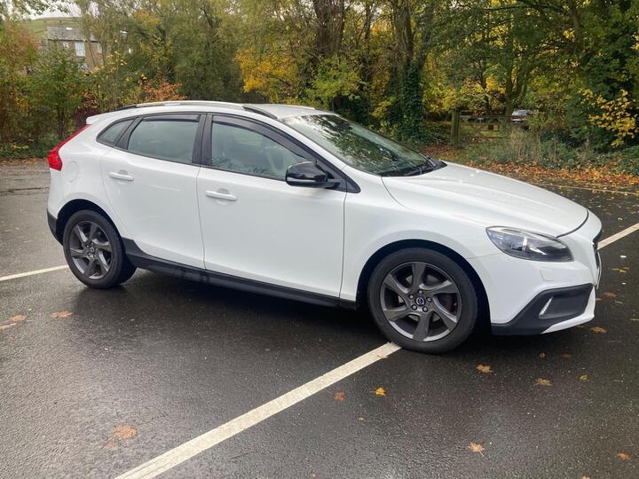 Volvo V40 Cross Country 1.6 D2 Lux Powershift Euro 5 (s/s) 5dr Volvo V40 Cross Country 1.6 D2 Lux Powershift Euro 5 (s/s) 5dr