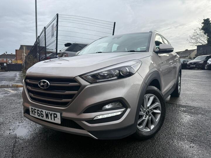Hyundai TUCSON 2.0 CRDi SE Nav Auto 4WD Euro 6 5dr Hyundai TUCSON 2.0 CRDi SE Nav Auto 4WD Euro 6 5dr
