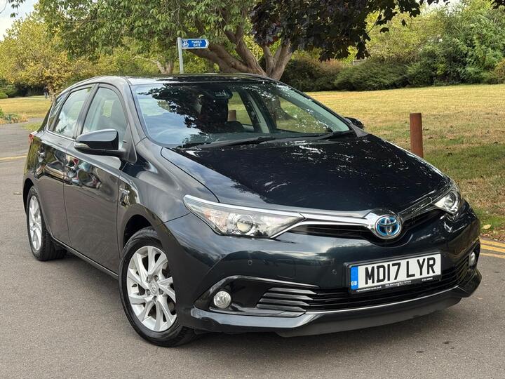 Toyota Auris 1.8 VVT-h Business Edition CVT Euro 6 (s/s) 5dr (Safety Sense)