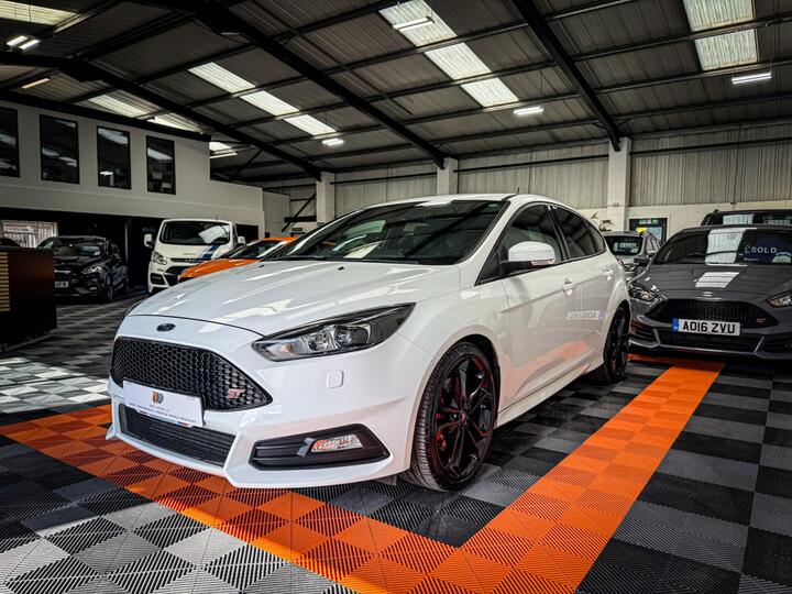 Ford Focus 2.0T EcoBoost ST-3 Euro 6 (s/s) 5dr