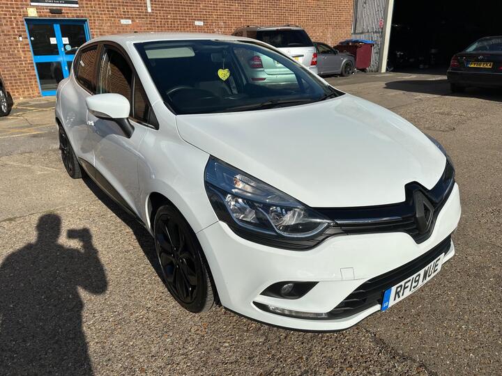 Renault Clio 0.9 TCe Iconic Euro 6 (s/s) 5dr Renault Clio 0.9 TCe Iconic Euro 6 (s/s) 5dr