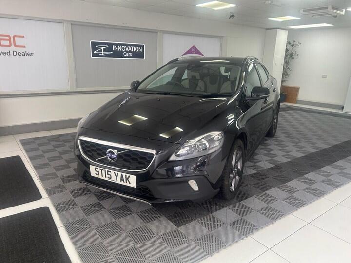 Volvo V40 CROSS COUNTRY 2.0 D2 Lux Euro 6 (s/s) 5dr Volvo V40 CROSS COUNTRY 2.0 D2 Lux Euro 6 (s/s) 5dr