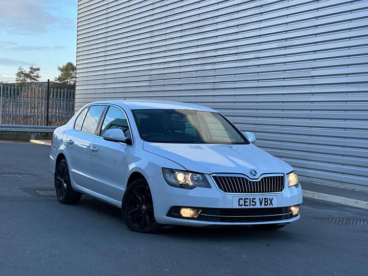 Skoda Superb 2.0 TDI Black Edition DSG Euro 5 (s/s) 5dr Skoda Superb 2.0 TDI Black Edition DSG Euro 5 (s/s) 5dr