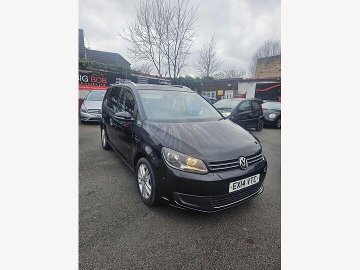 Volkswagen Touran 1.6 TDI BlueMotion Tech SE DSG Euro 5 (s/s) 5dr Volkswagen Touran 1.6 TDI BlueMotion Tech SE DSG Euro 5 (s/s) 5dr