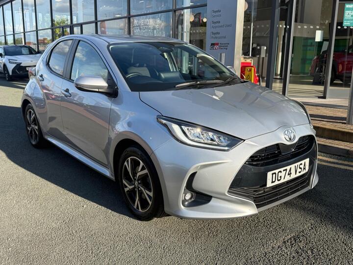 Toyota Yaris 1.5 VVT-h Design E-CVT Euro 6 (s/s) 5dr