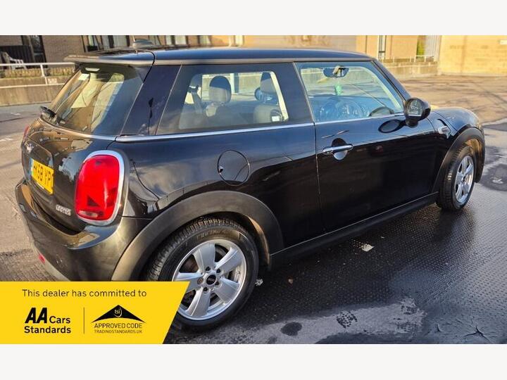 MINI Cooper 1.5C Classic Steptronic Euro 6 (s/s) 3dr