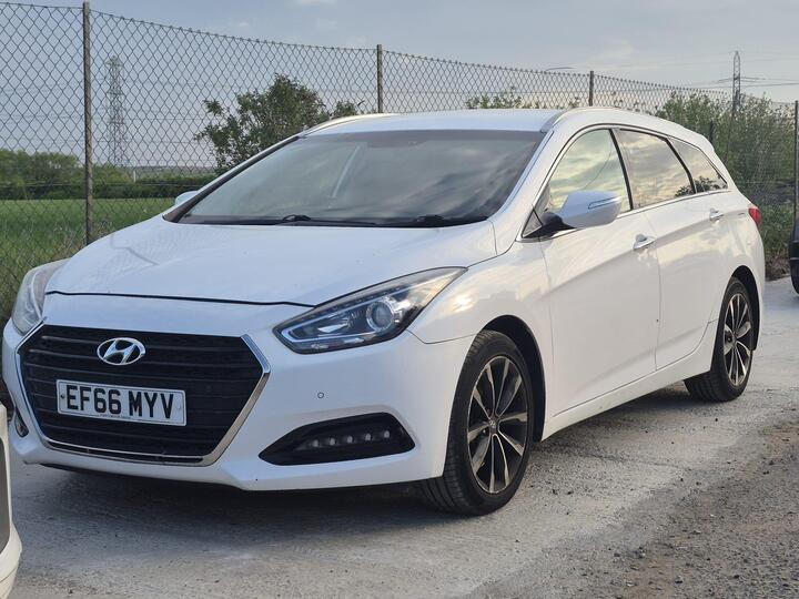 Hyundai I40 1.7 CRDi Blue Drive SE Nav Tourer DCT Euro 6 (s/s) 5dr Hyundai I40 1.7 CRDi Blue Drive SE Nav Tourer DCT Euro 6 (s/s) 5dr