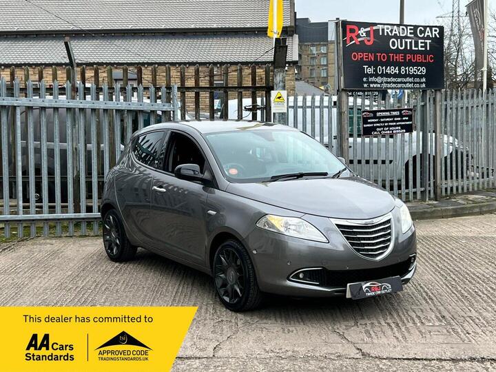 Chrysler Ypsilon 1.2 Platinum Euro 6 5dr Chrysler Ypsilon 1.2 Platinum Euro 6 5dr