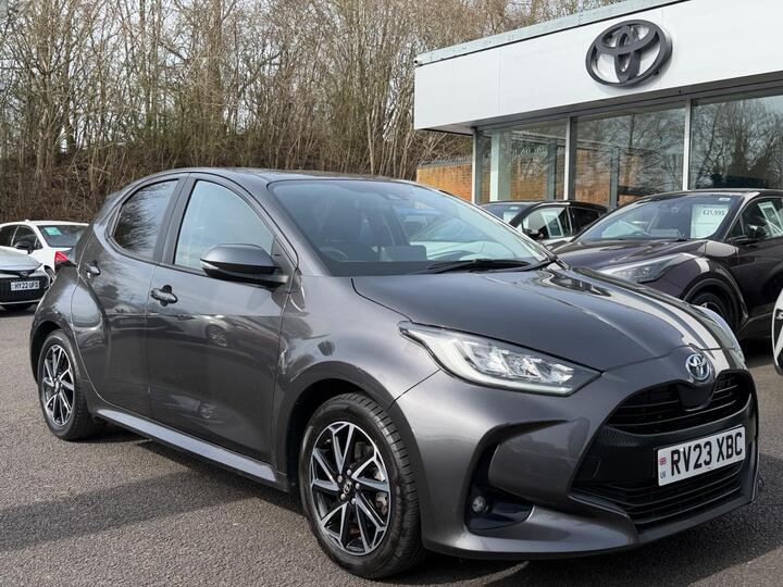 Toyota Yaris 1.5 VVT-h Design E-CVT Euro 6 (s/s) 5dr