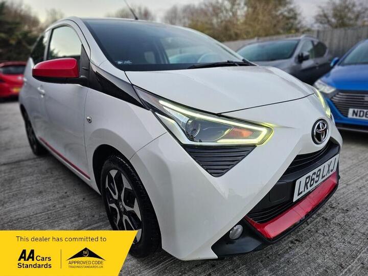 Toyota AYGO 1.0 VVT-i X-trend Funroof X-shift Euro 6 5dr Toyota AYGO 1.0 VVT-i X-trend Funroof X-shift Euro 6 5dr