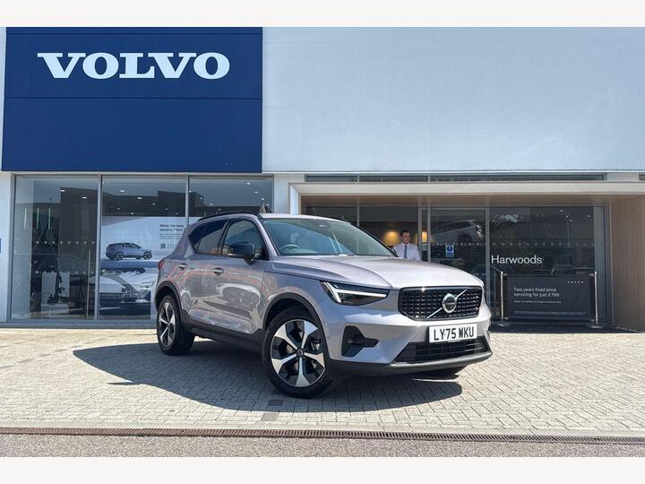 Volvo XC40 2.0 B4 MHEV Plus Dark DCT Auto Euro 6 (s/s) 5dr