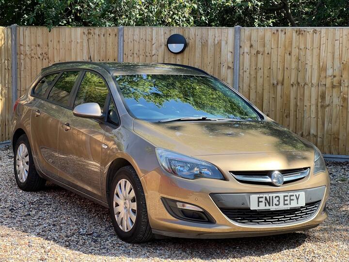 Vauxhall Astra 1.7 CDTi EcoFLEX Exclusiv Sports Tourer Euro 5 (s/s) 5dr