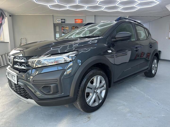 Dacia Sandero Stepway 1.0 TCe Essential Euro 6 (s/s) 5dr Dacia Sandero Stepway 1.0 TCe Essential Euro 6 (s/s) 5dr