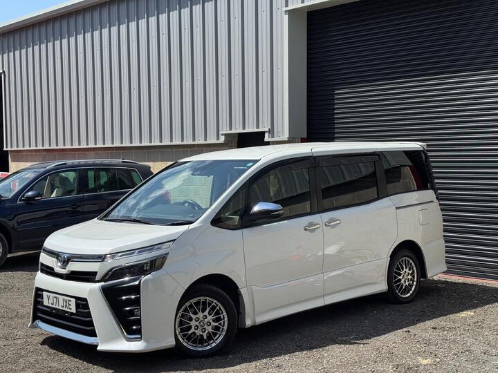 Toyota Voxy 1.8 HYBRID MPV 7 SEATS AUTOMATIC 5dr